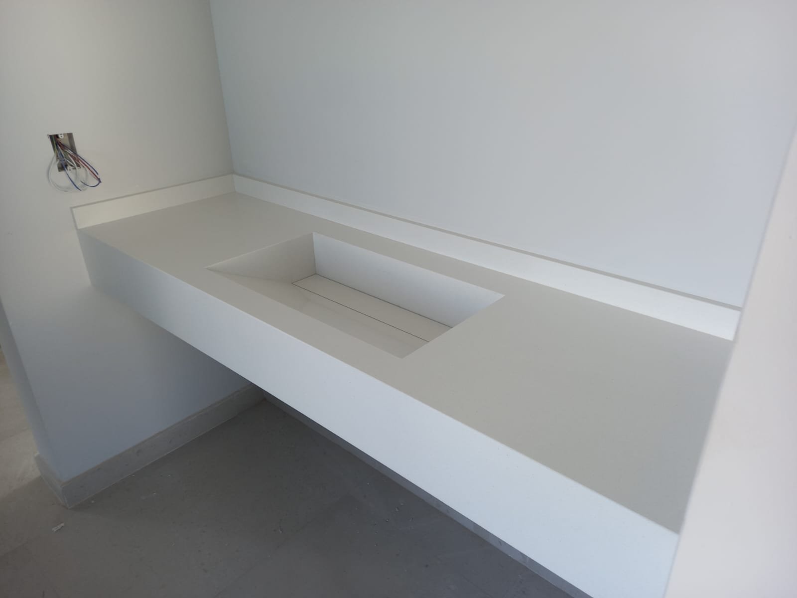 Mesada de cocina en mármol blanco fabricada en Villa María